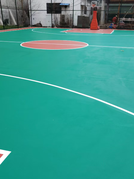 大化 球场长期使用易出现地面开裂